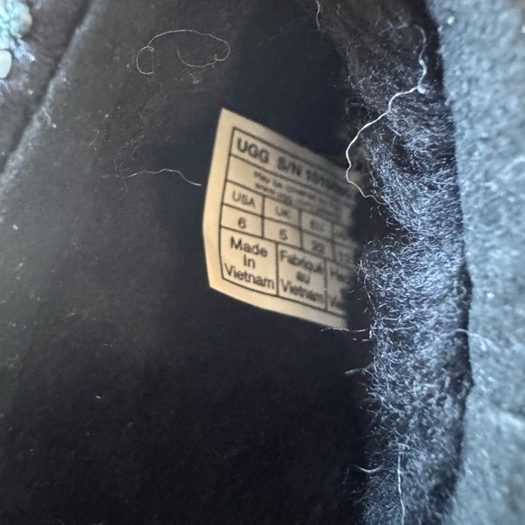 UGG TASMAN - black toddler kids Uggs slippers sz 6 - Picture 3 of 4